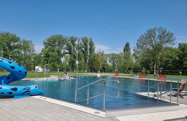 Bild vergr&ouml;&szlig;ern: Neptunfest im Schwimmbad Heger