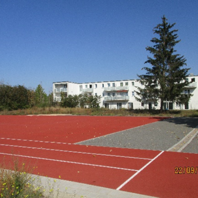 Bild vergrößern: Schulinfrastruktur Sportplatz G. E. Lessing
