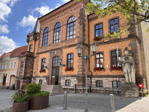 Bild vergrößern: Rathaus 1 Symbolbild