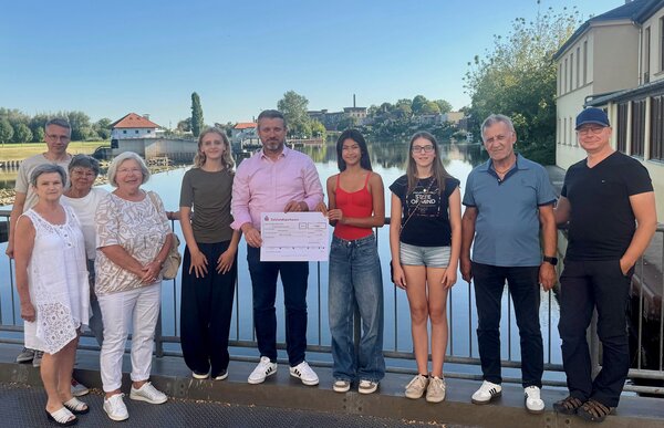 Spendenuebergabe Breitwellenrutsche