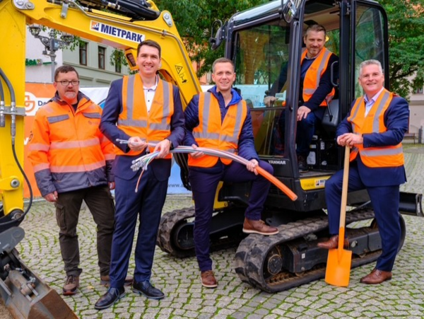 Bild vergr&ouml;&szlig;ern: GigaNetz Marktplatz Spatenstich 2023