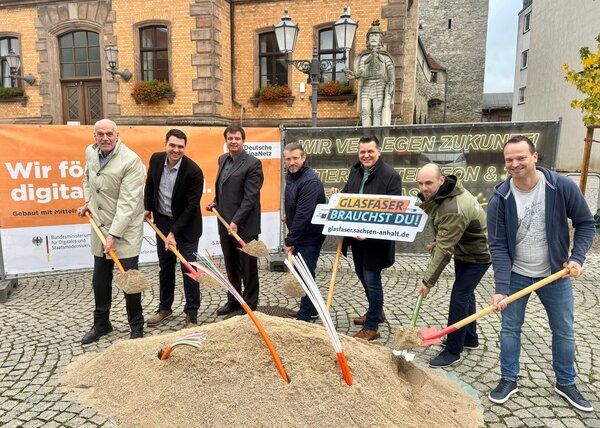 Bild vergrößern: Spatenstich Giganetz 2025