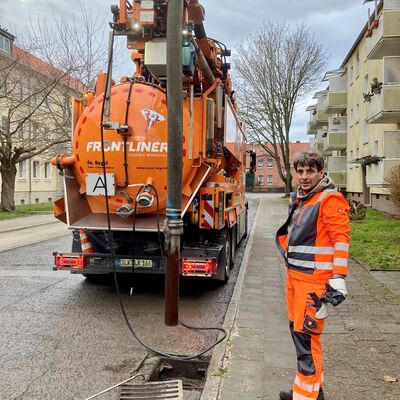 Reinigungsarbeiten an Strassenentw�sserungseinrichtungen in Calbe