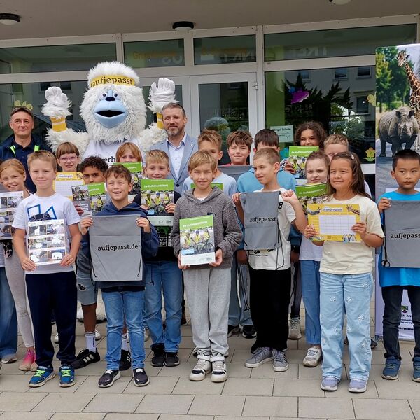 Lernbrosch�re �Die Radfahrausbildung� f�r die neuen Viertkl�ssler - Auftakt in Calbe (Saale)